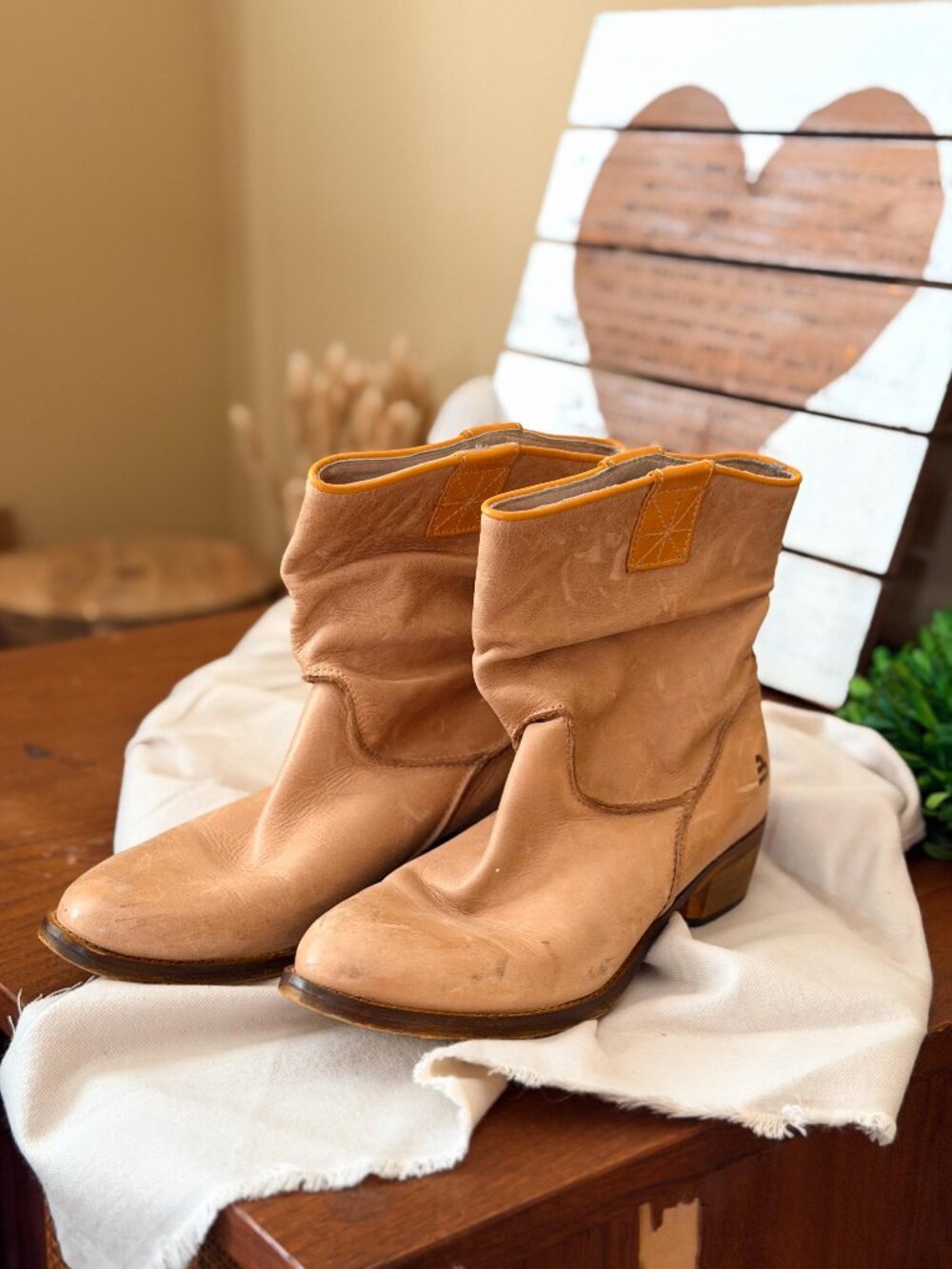 Bull Boxer Slouch Ankle Boots with 1" Heel size 39 / 8.5